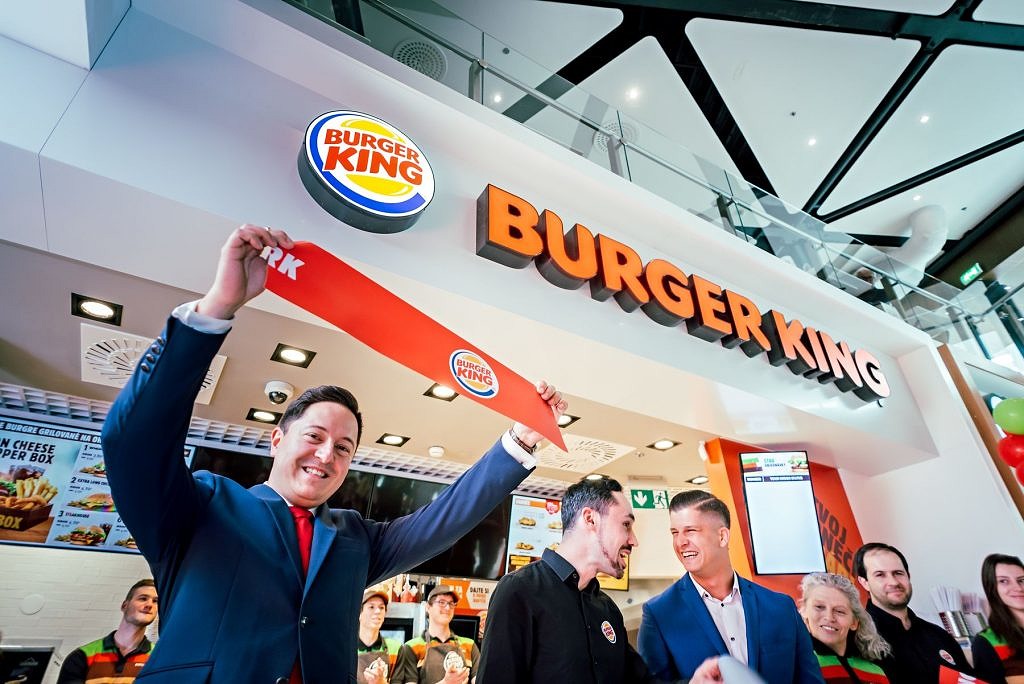 eventovy-maros-markovic-business-burger-king-aupark-whooper-1024x684