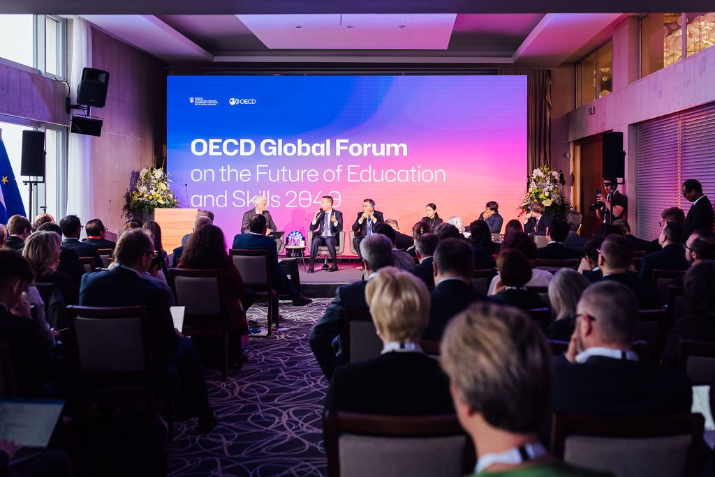 Panelisti a publikum na OECD Global Forum v Bratislave